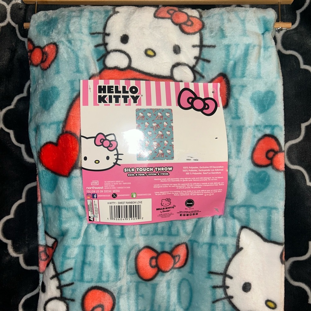 hello kitty throw